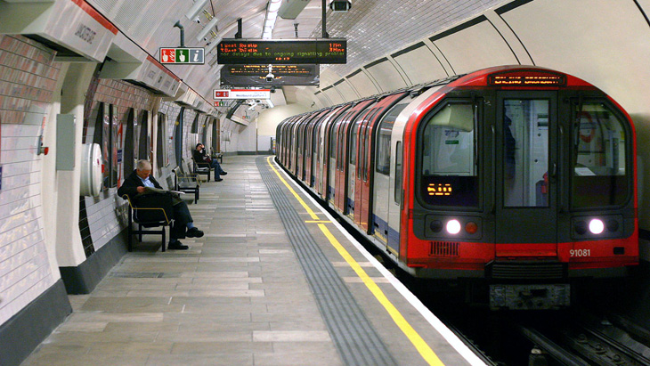 Londyńskie metro zbliżeniowe