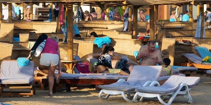 Turyści na plaży