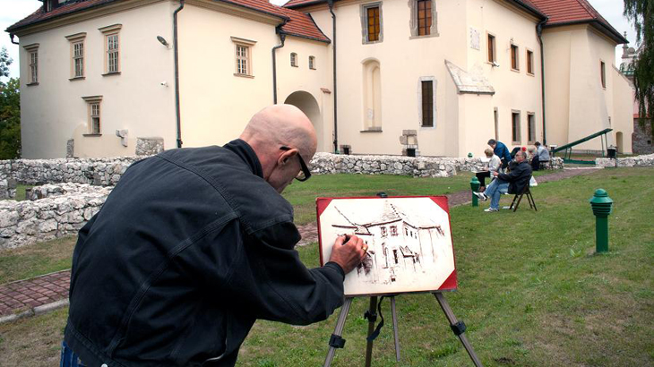 Zamek Żupny w Wieliczce inspiruje artystów niepełnosprawnych