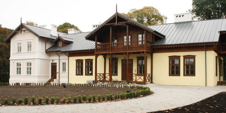 Meblowanie dworu narzeczonej Chopina w Kłóbce