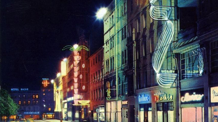 Nocny Poznań w blasku neonów