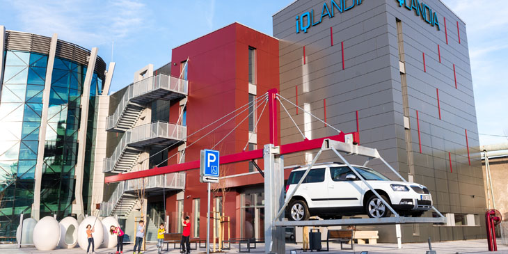 iQLANDIA