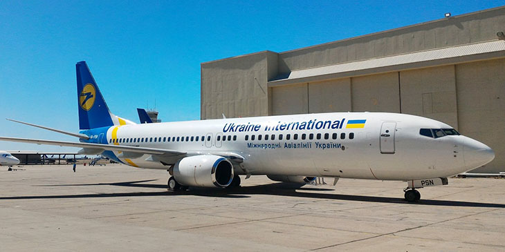 Boeing 737-800 UIA
