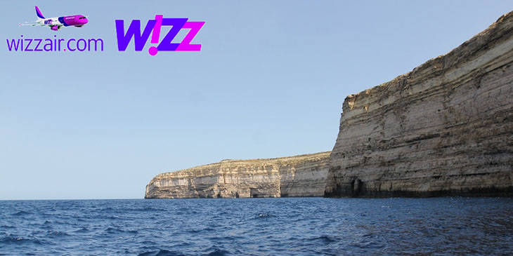Dwejra Point na wyspie Gozo. Klif osiąga 105 metrów wysokości i jest prawie pionowy.