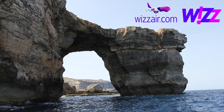 Lazurowe Okno, naturalna formacja skalna na wyspie Gozo, widok od strony morza.