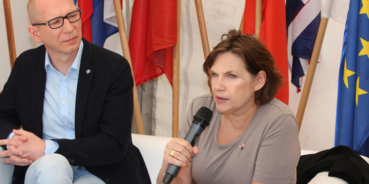 Rafał Kostrzyński, rzecznik Wysokiego Komisarza Narodów Zjednoczonych ds. Uchodźców i Marzenna Guz-Vetter, zastępca dyrektora Przedstawicielstwa Komisji Europejskiej