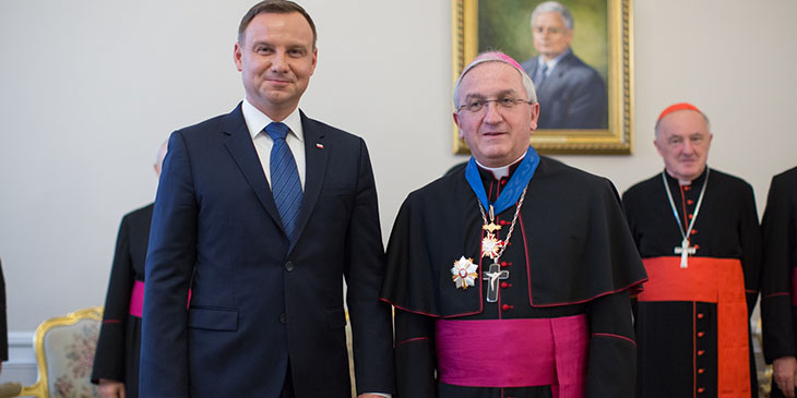 Andrzej Duda odznaczył abp. Celestino Migliore