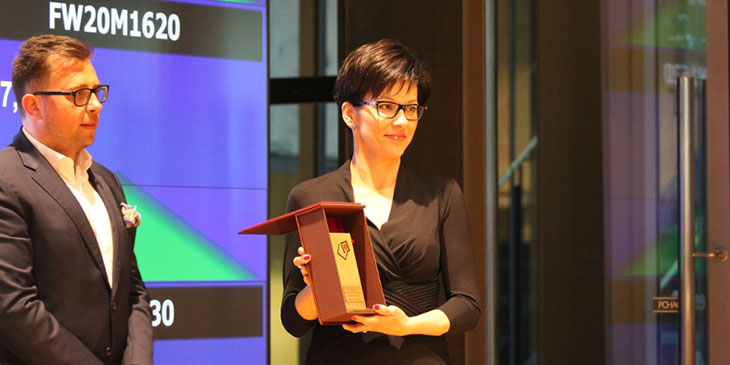 Prof. Małgorzata Zaleska, prezes Giełdy Papierów Wartościowych w Warszawie. Z lewej Filip Grzegorczyk, podsekretarz stanu w ministerstwie skarbu państwa.