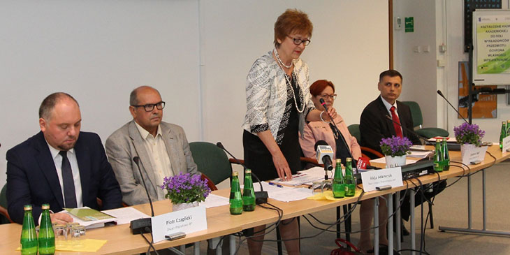 Od lewej: Piotr Czaplicki - dyrektor Departamentu Badań Patentowych Urzędu Patentowego RP, Andrzej Pyrża - zastępca prezesa Urzędu Patentowego RP, Alicja Adamczak - prezes Urzędu Patentowego RP, Jolanta Wąż - naczelnik Wydziału Zgłoszeń Międzynarodowych Urzędu Patentowego RP, Adam Taukert - rzecznik prasowy Urzędu Patentowego RP.