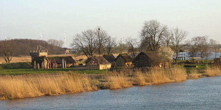Skansen Wioska Wikingów na wyspie Wolińska Kępa
