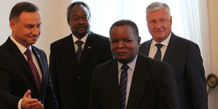 Prezydent RP Andrzej Duda i Michael Barth Kamphambe Nkhoma, ambasador Republiki Malawi w Polsce.