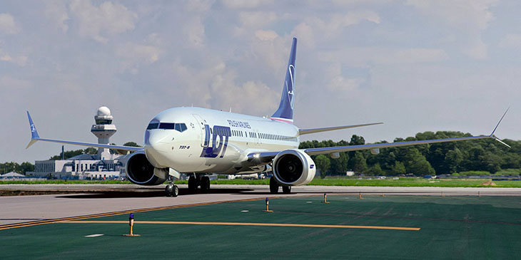 Boeing 737 MAX 8 LOT
