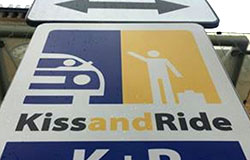 Strefa Kiss & Ride przed dworcem w Toruniu