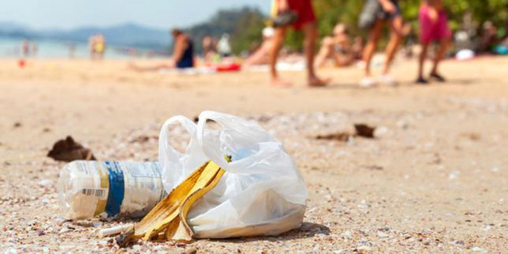 Śmieci zalewają plaże na Balearach