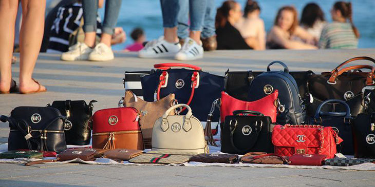 Zakupy w butiku Chanel tańsze niż na plaży