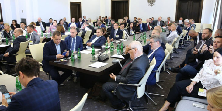 Polska – Wietnam: dwie bramy