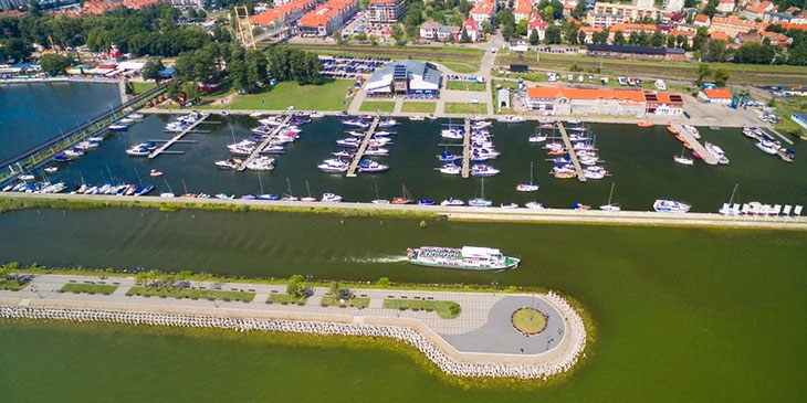 Marina na jeziorze Niegocin