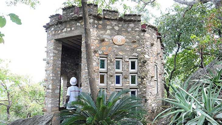 Najmniejszy kościół świata - Biku Hill w Nebbi Town, Uganda / www.face2faceafrica.com