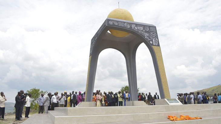 Eclipse Monument na Wzgórzach Biharwe / www.igongo.co.ug