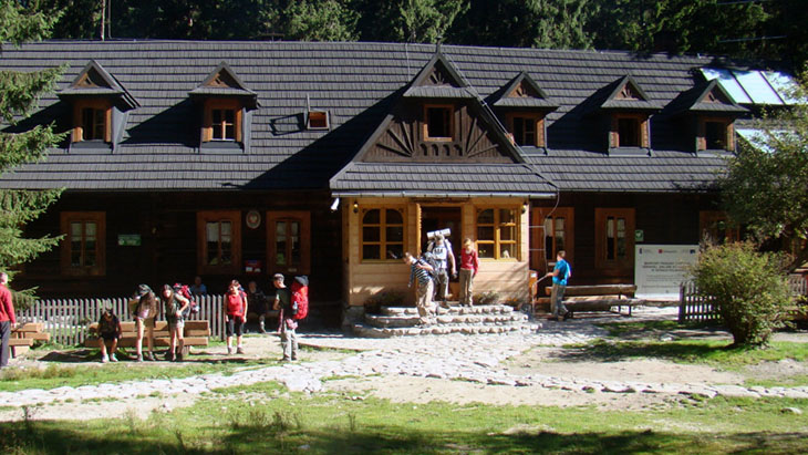Schronisko PTTK w Dolinie Roztoki