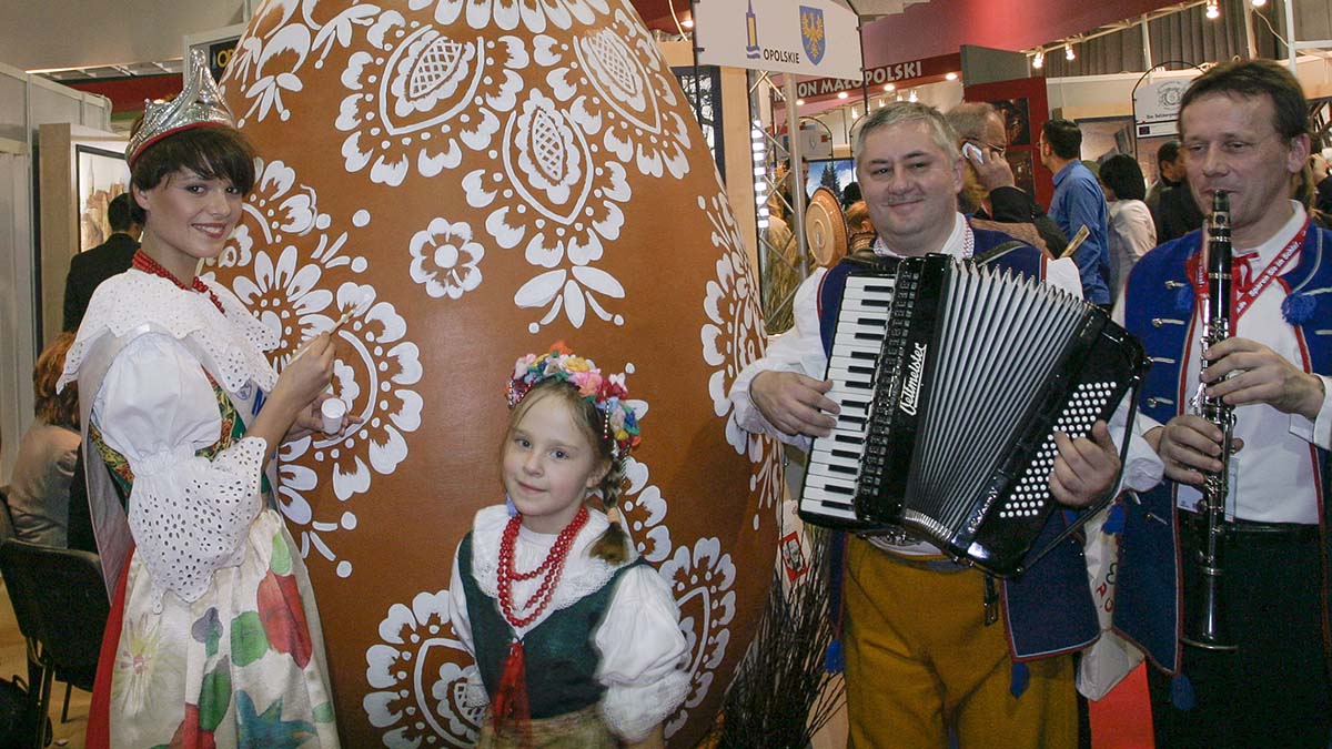 Opolska kroszonka i Miss Polonia Malwina Ratajczak na 40. edycji ITB w Berlinie (foto: Mariusz Przygoda)