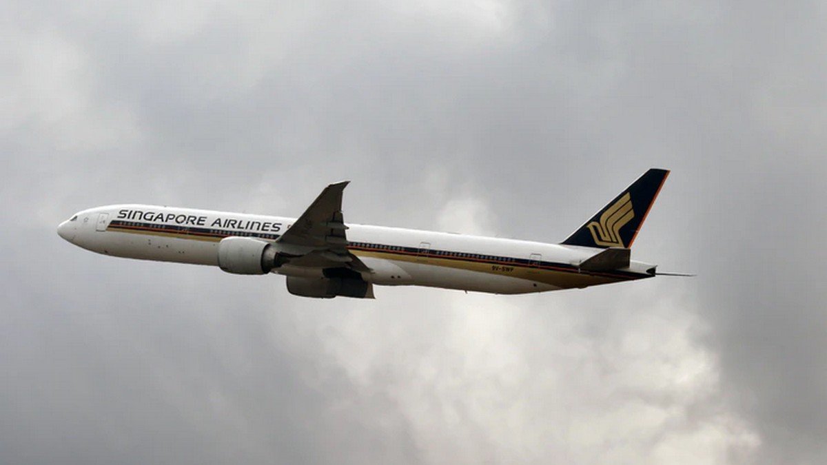 Samolot Singapore Airlines na pasie startowym
