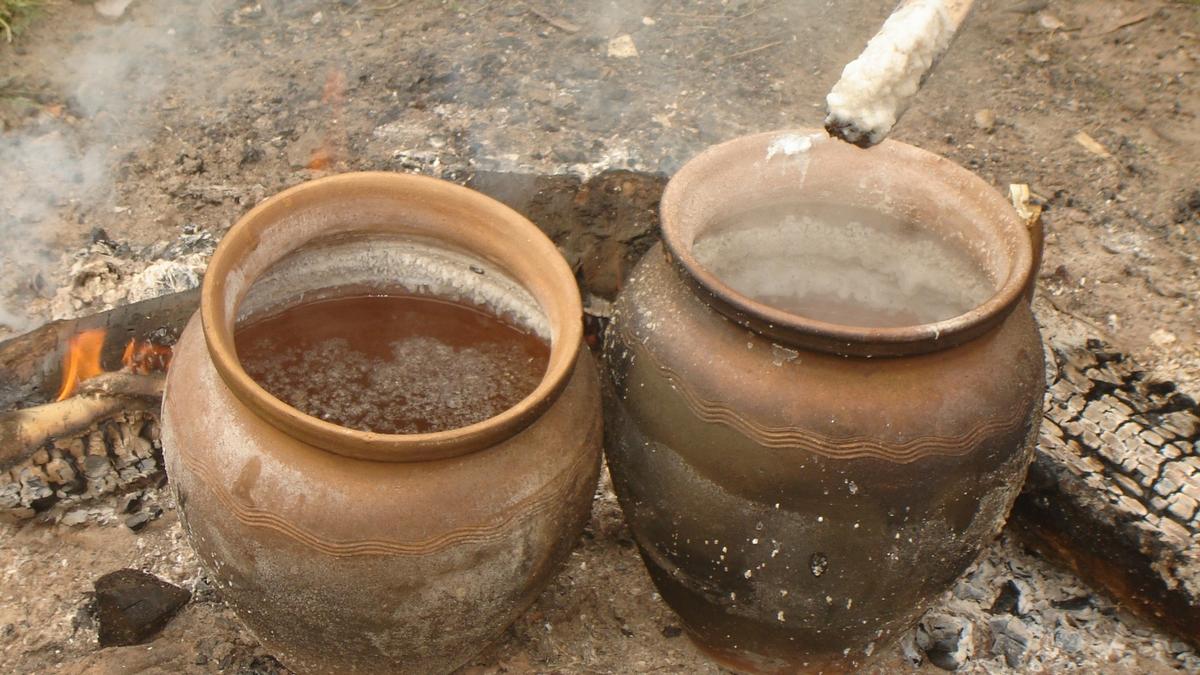 Warzenie soli w glinianych garnkach