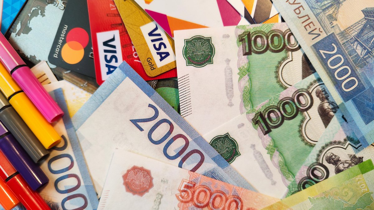 Rosyjskie ruble i karty Visa
