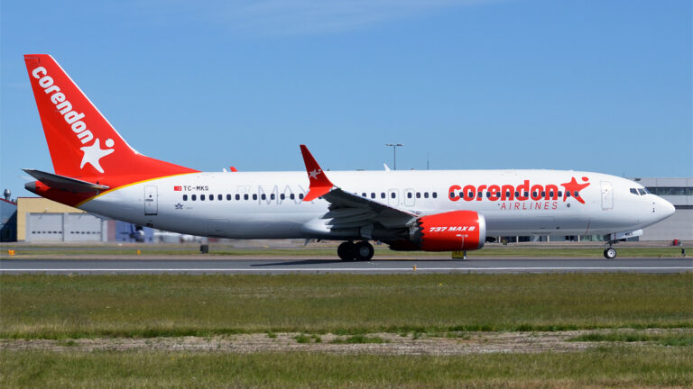 Samolot Boeing 737-8 MAX linii Corendon Airlines