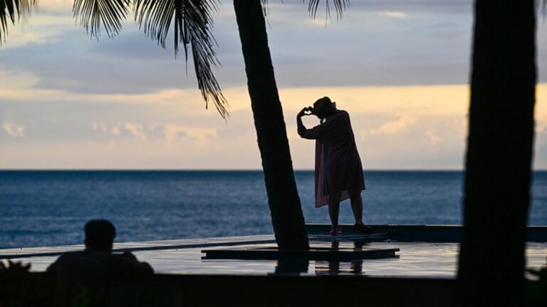 Plaża o zachodzie słońca