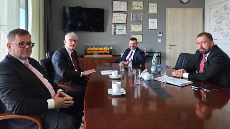 Spotkanie szefów PKP i CER w Warszawie