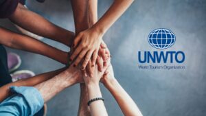 logo unwto rece na sobie