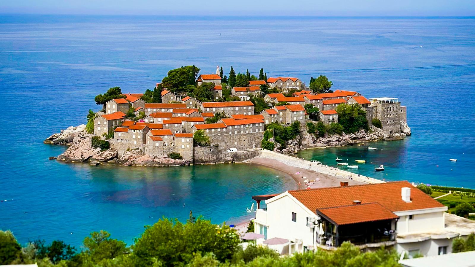 Sveti Stefan ponownie otwarty. Turyści wrócą na słynną wyspę w Czarnogórze