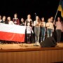 Grupa Ukraińców śpiewa hymn Grupa Ukraińców śpiewa hymn